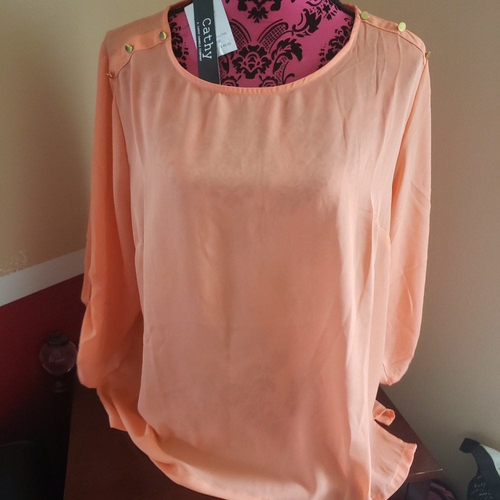 Ladies top w/ adjustable sleeves